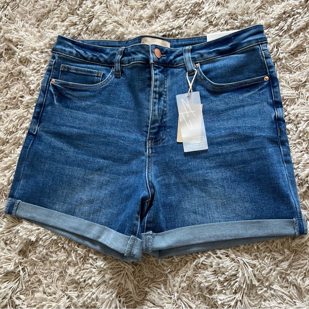 NWT Alexander Jane Tummy Control Stretch Shorts, TikTok Viral, Midi medium wash